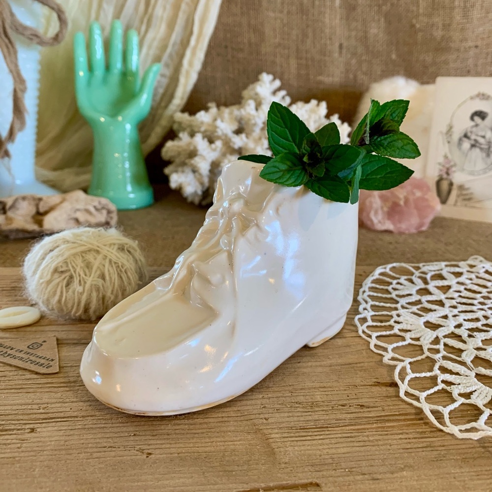 Vintage Ceramic Shoe 🧸